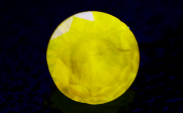 カラーダイヤモンド0,18ct 八角形 蛍光ありイエローオレンジ系 ルース 裸石 蛍光性がオレンジ 】 天然イエローダイヤモンド ルース(裸石