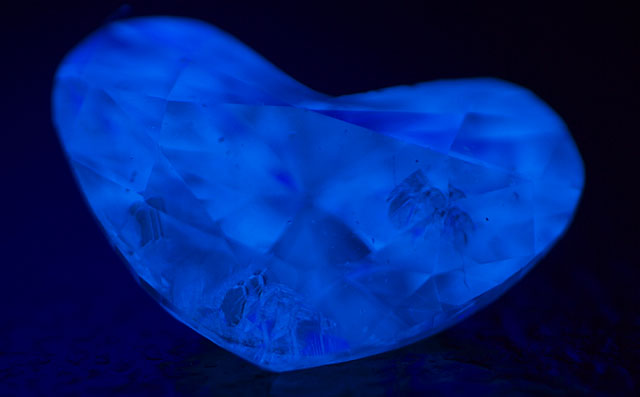 ガーネット結晶かルチル結晶とダイオプサイド入りダイヤモンドルース画像