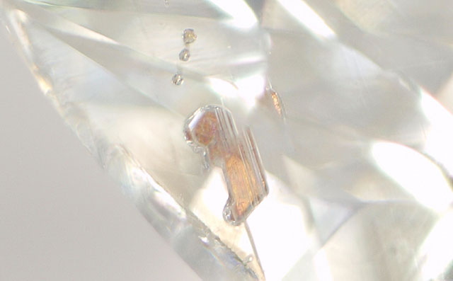 ガーネット結晶かルチル結晶とダイオプサイド入りダイヤモンドルース画像