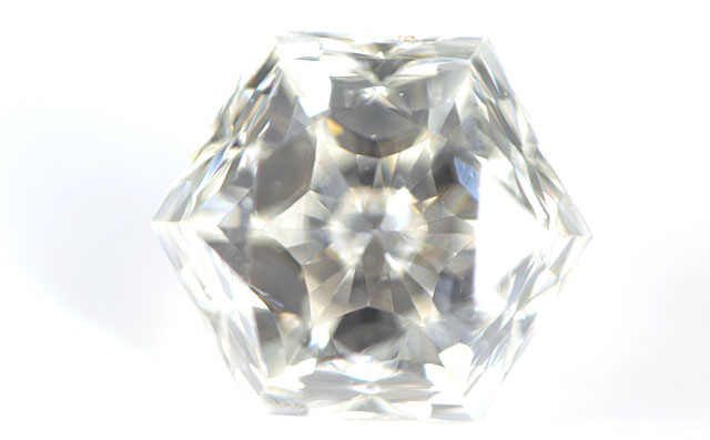 六角形(ヘキサゴナル・モディファイド・ブリリアント・カット)ダイヤモンド画像
