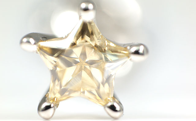 スターカット(星型)ダイヤモンド・片耳用ピアス画像