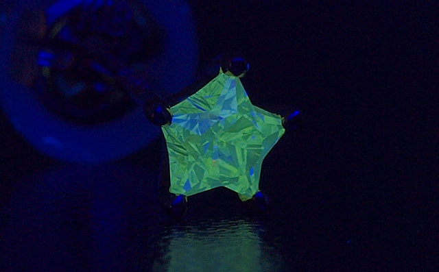 スターカット(星型)ダイヤモンド・片耳用ピアス画像