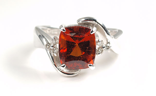 ヘソナイト・ガーネット