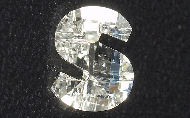 天然（ナチュラル）S字型ダイヤモンド ルース画像