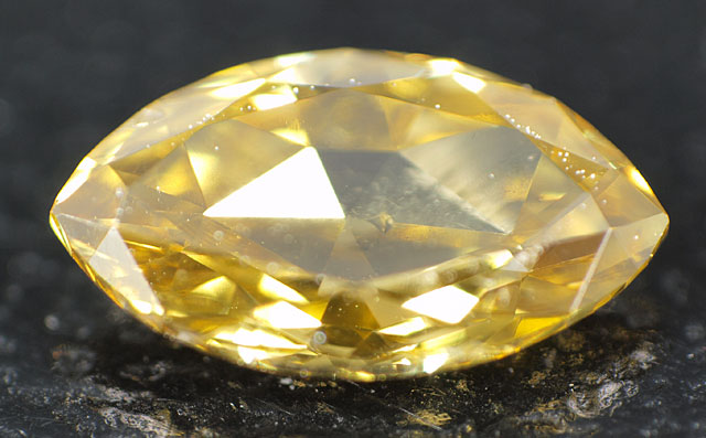 天然カメレオンダイヤモンド画像