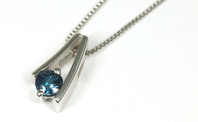 アレキサンドライトペンダントネックレス