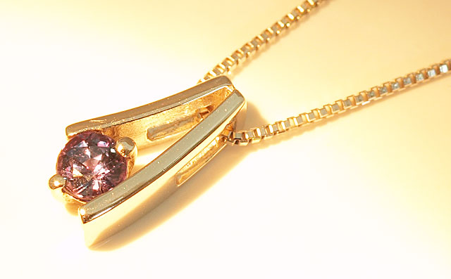 アレキサンドライトペンダントネックレス