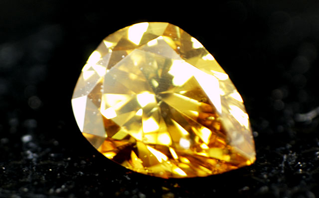 天然(ナチュラル)オレンジイエローダイヤモンド画像