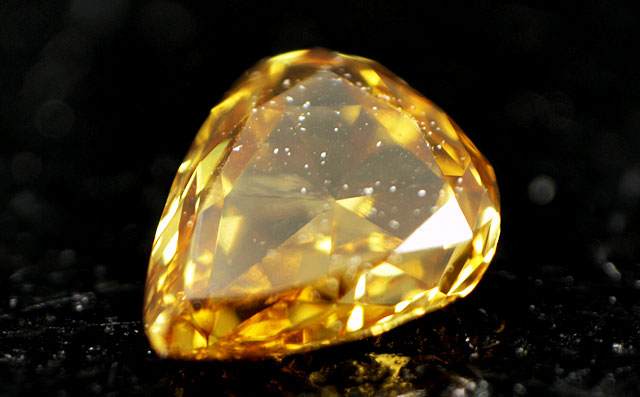 天然(ナチュラル)オレンジイエローダイヤモンド画像