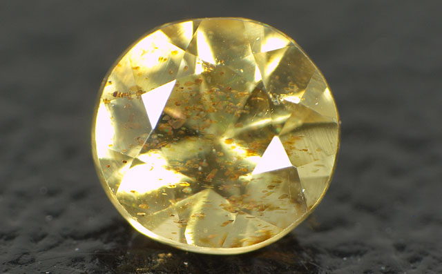 隕石に含まれていたペリドット画像