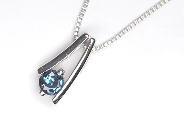 アレキサンドライトペンダントネックレス