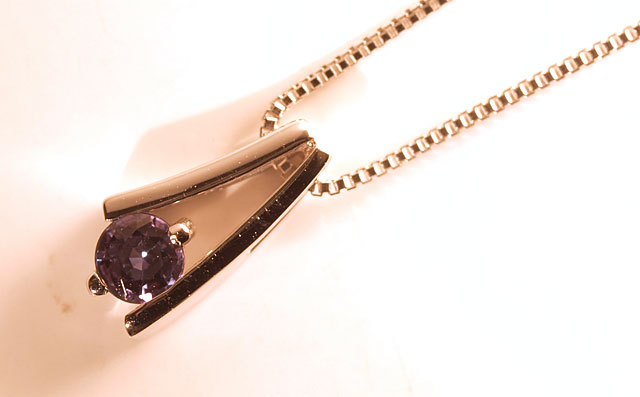 アレキサンドライトペンダントネックレス