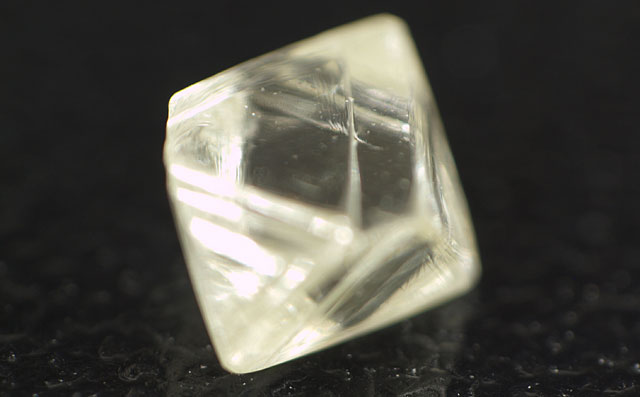 イエローダイヤモンド原石ルース画像