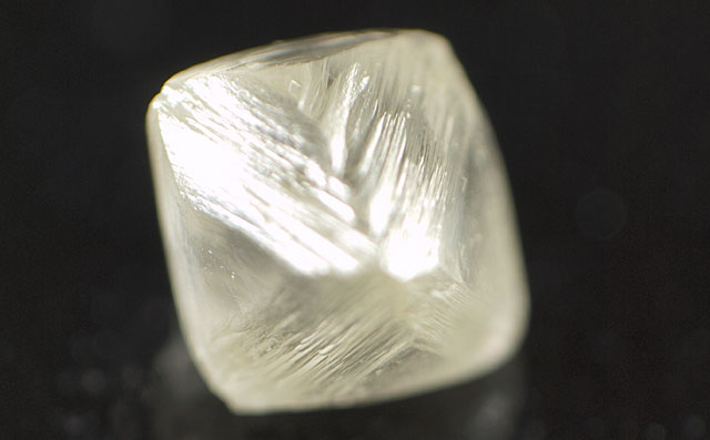 イエローダイヤモンド原石ルース画像