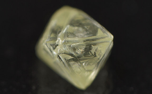 イエローダイヤモンド原石ルース画像
