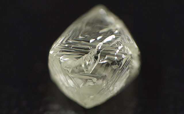 イエローダイヤモンド原石ルース画像