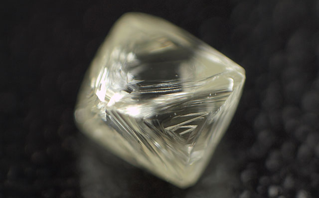 イエローダイヤモンド原石ルース画像