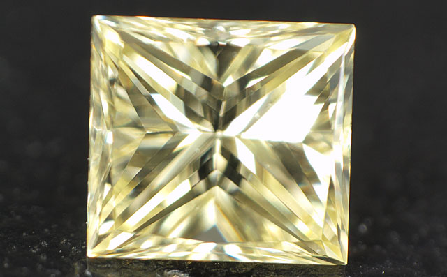 プリンセスカット・イエローダイヤモンド画像