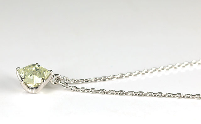 スター・カット ( 星型・五芒星 ) イエローダイヤモンド・ペンダント