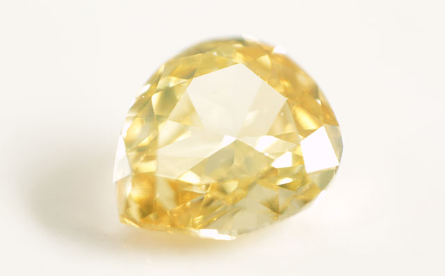 天然(ナチュラル)オレンジイエローダイヤモンド画像
