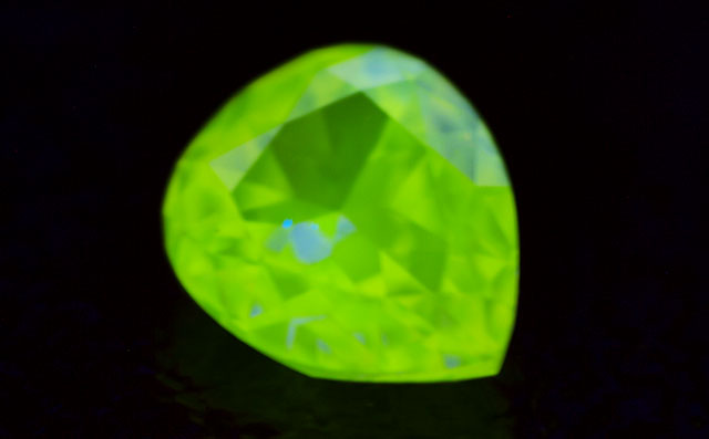 天然(ナチュラル)オレンジイエローダイヤモンド画像