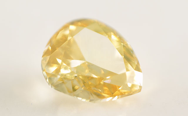 天然(ナチュラル)オレンジイエローダイヤモンド画像