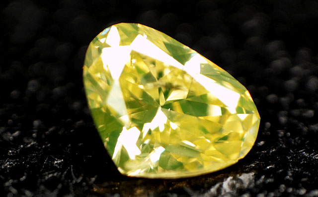 天然(ナチュラル)オレンジイエローダイヤモンド画像