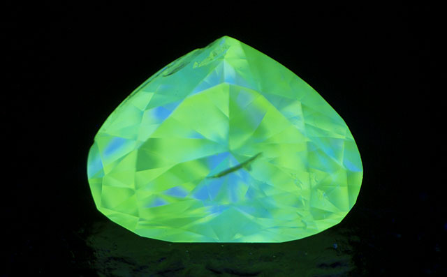 天然(ナチュラル)オレンジイエローダイヤモンド画像