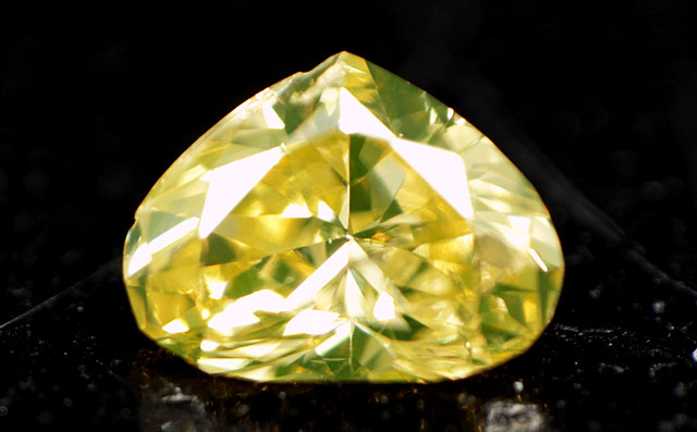 天然(ナチュラル)オレンジイエローダイヤモンド画像