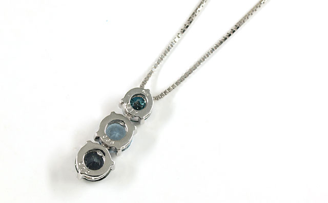 3ストーンペンダントネックレス