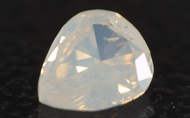 ナチュラルファンシーホワイトダイヤモンド画像