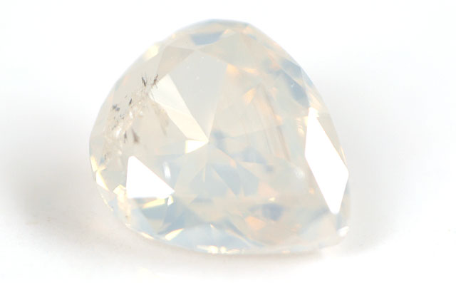 ナチュラルファンシーホワイトダイヤモンド画像