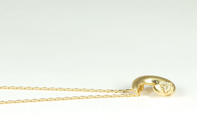 星型ダイヤペンダントネックレス