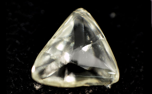 マクル・ダイヤモンド原石ルース画像