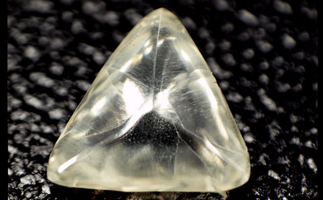 マクル・ダイヤモンド原石ルース画像