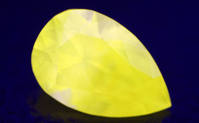 天然カメレオンダイヤモンド画像