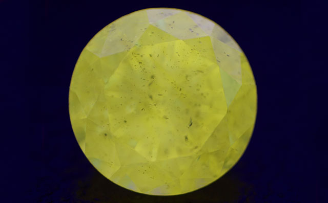 天然カメレオンダイヤモンド画像