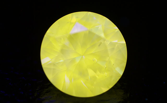 天然カメレオンダイヤモンド画像