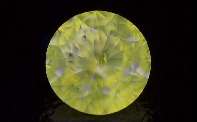 天然カメレオンダイヤモンド画像