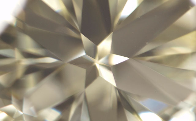 67面体カットダイヤモンド画像