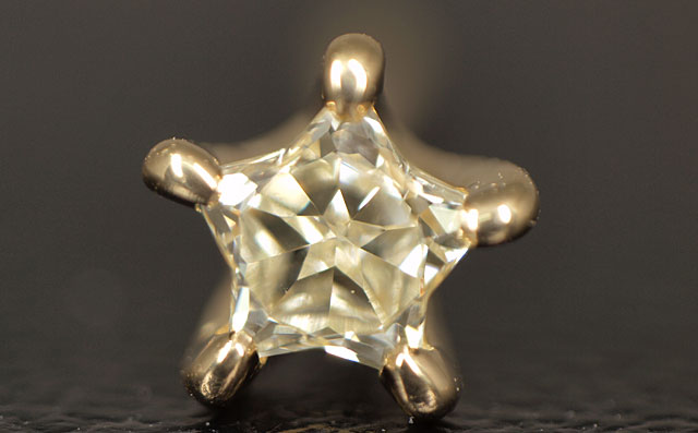 スターカット(星型)ダイヤモンド・片耳用ピアス画像