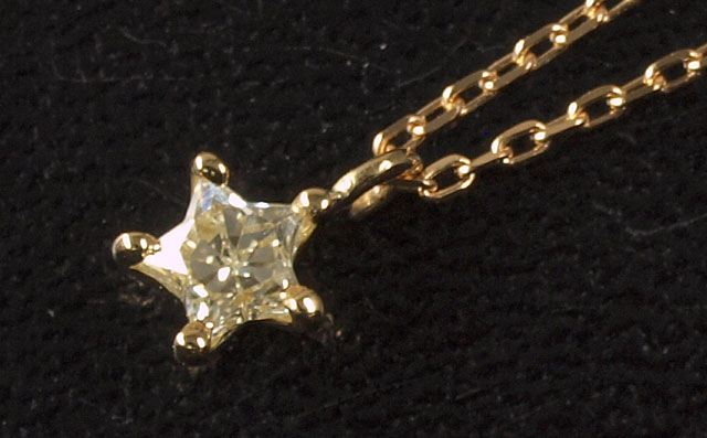 K18YG(18金イエローゴールド) 星型ダイヤペンダントネックレス 0.121ct,Mカラー,SI-2 【 中央宝石研究所ソーティング袋