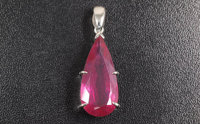 ルビーペンダントトップ