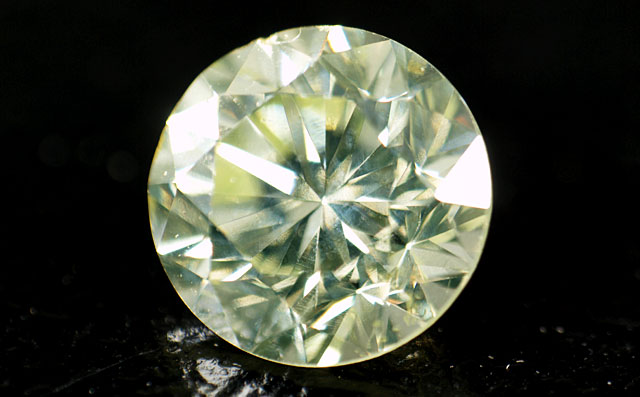 天然グリーンダイヤモンドルース 0.301ct, Light Yellow Green, SI-1 【蛍光性はストロングブルー】【中央宝石