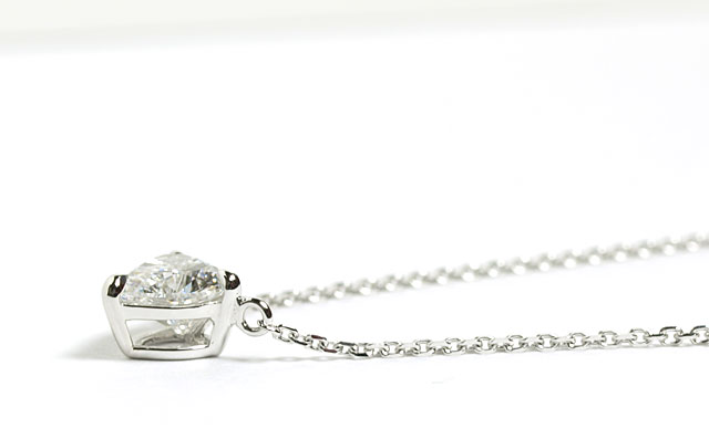 ダイヤモンドペンダントネックレス画像