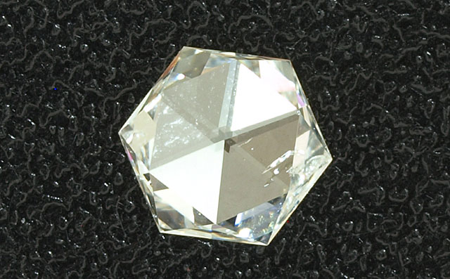 六角形(ヘキサゴナル・ローズ・カット)ダイヤモンド画像