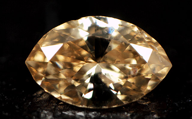 プリンセスカット・イエローダイヤモンド画像