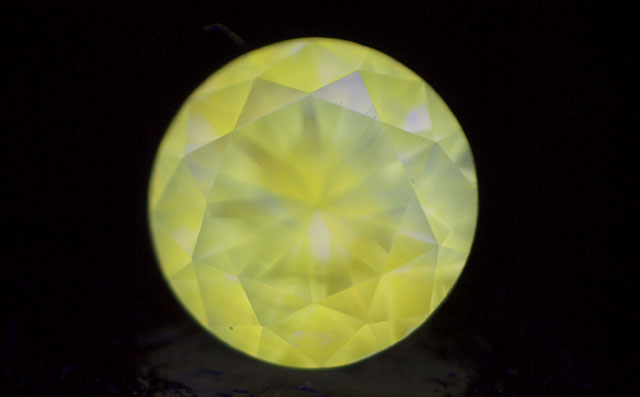 天然カメレオンダイヤモンド画像