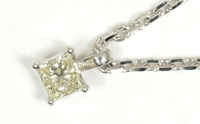 ダイヤモンドペンダントネックレス