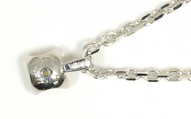 ダイヤモンドペンダントネックレス